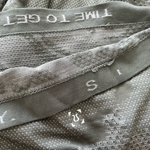 Lululemon - Metal Vent Breathe Short Sleeve - Asphalt Grey/Obsidian Camo - Picture 9 of 9